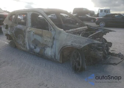 2017 BMW X1 xDrive28I z USA, uszkodzony, nr VIN WBXHT3C33H5F67843